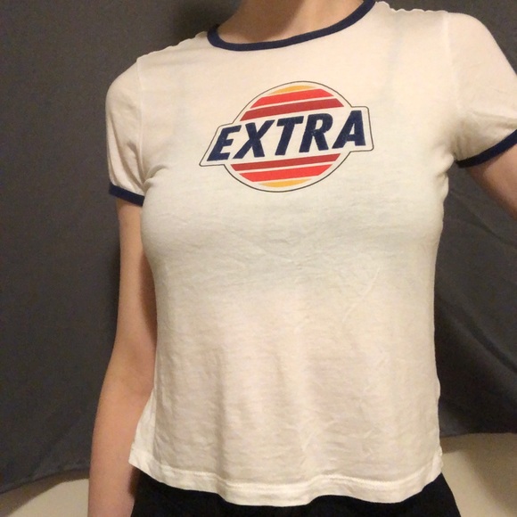 Extra Graphic Crop Top - Picture 3 of 4